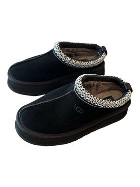 UGG Tazz Platform Slippers Black Suede Shearling Lined Size 8